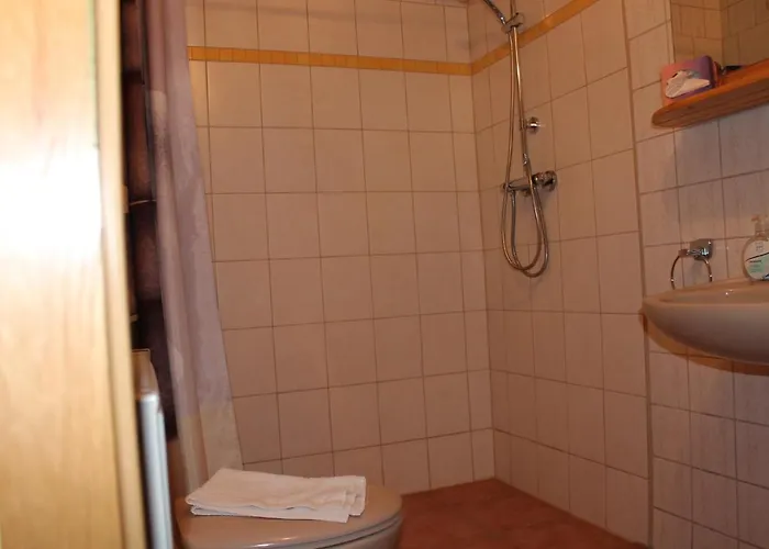 Han/Misafirhane Waldfrieden